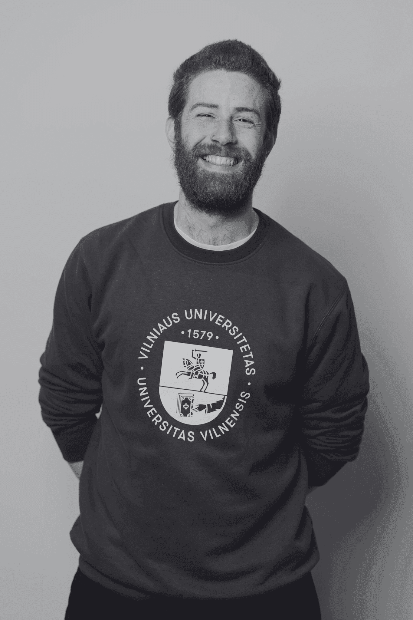 Nespalvota_James_McLean.png